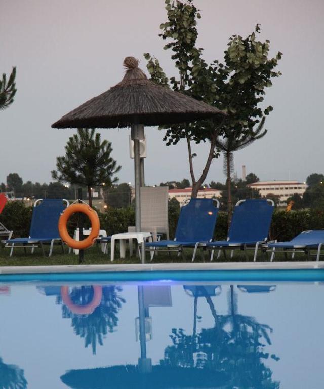 Alexander Hotel 塞雷 外观 照片